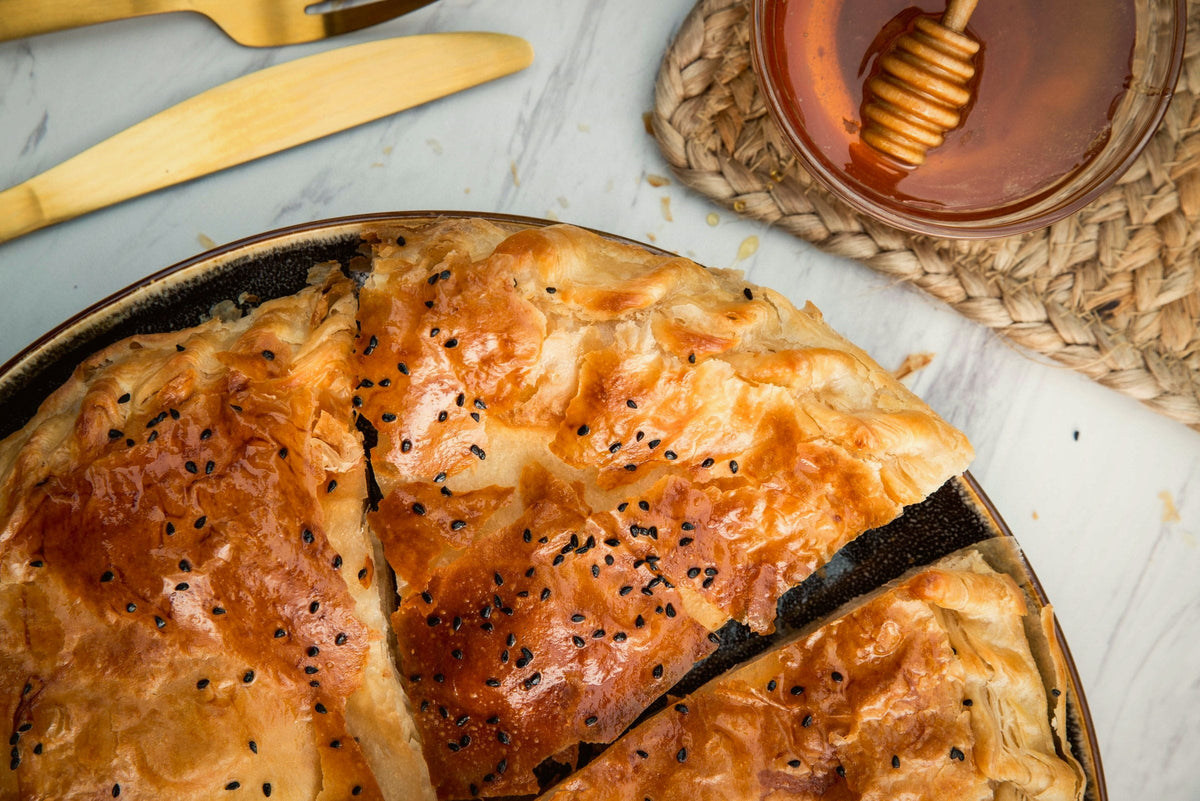 Sliced Golden Sabaya sabaya tray with honey